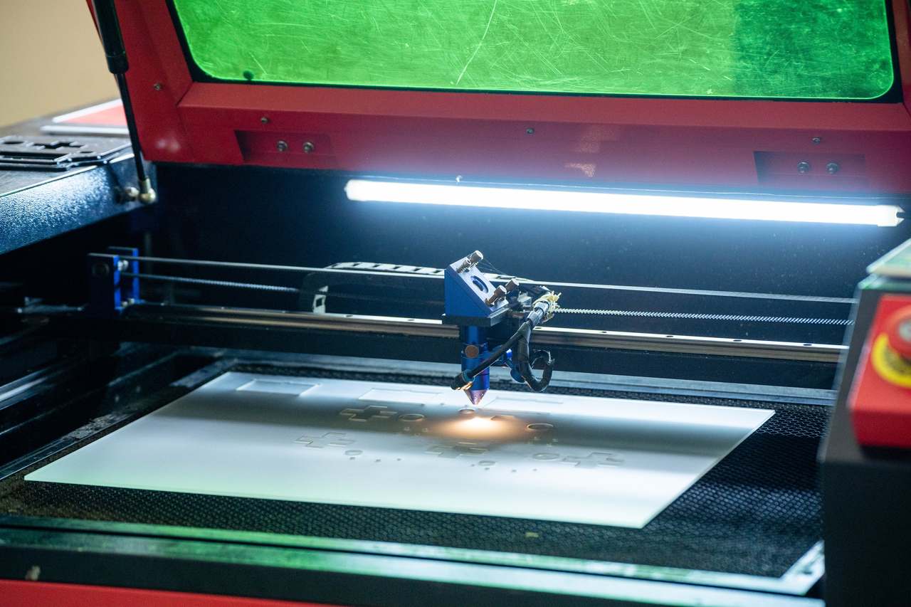 2D rasēšana un projektu lāzera griešana